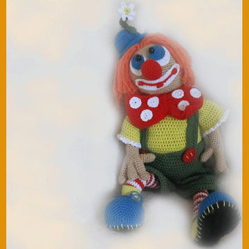 Little Clown Pipa amigurumi doll