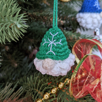 Christmas gnome ornament easy crochet pattern
