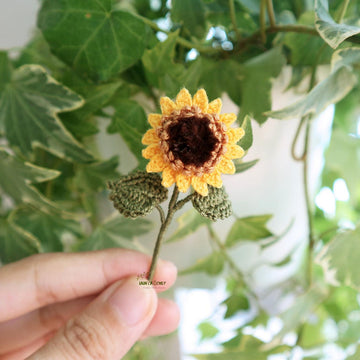 Mini sunflower with stem