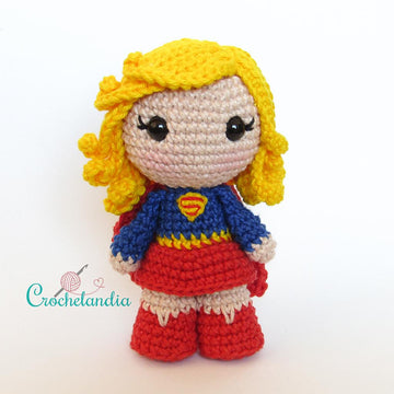 Supergirl amigurumi doll - crochet pattern by Crochelandia