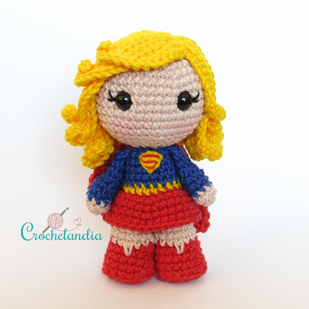 Supergirl amigurumi doll - crochet pattern by Crochelandia