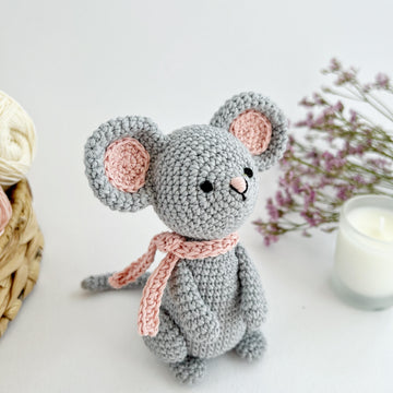 Crochet mouse toy amigurumi pattern