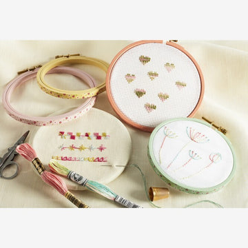 DMC 5 x 9 inch Oval Painted Embroidery Hoop - Pink