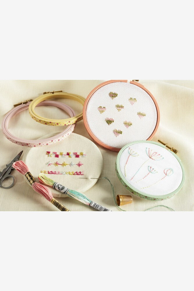 DMC 5 x 9 inch Oval Painted Embroidery Hoop - Pink