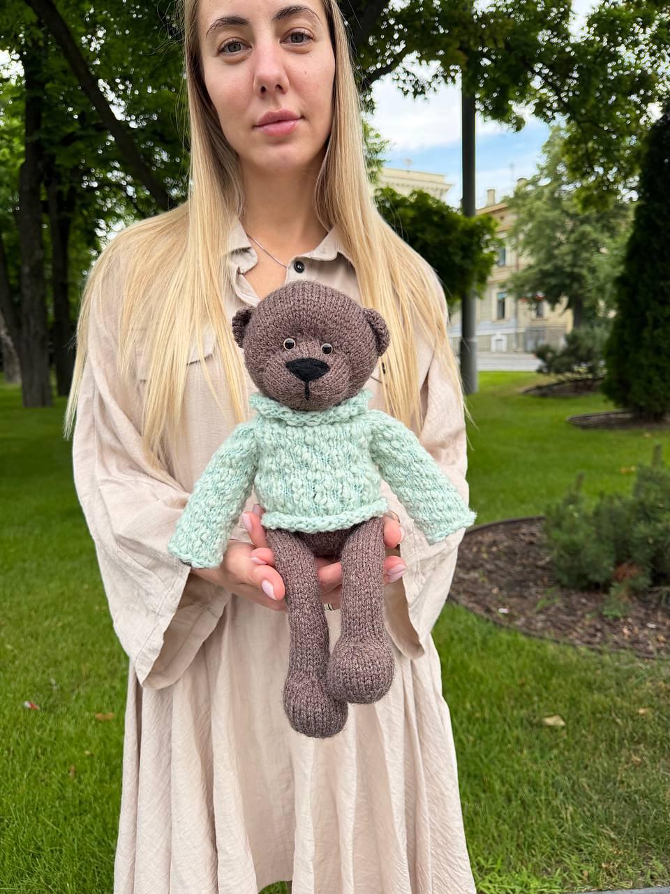 Vintage Bear Theo in sweater