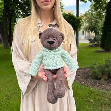 Vintage Bear Theo in sweater
