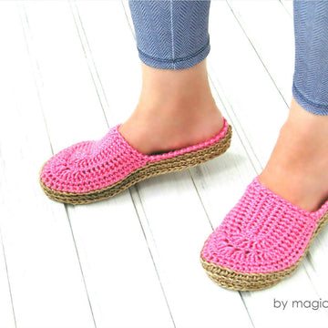 Women's pink clogs