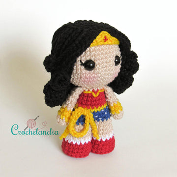 Wonder Woman Classic amigurumi doll - crochet pattern by Crochelandia
