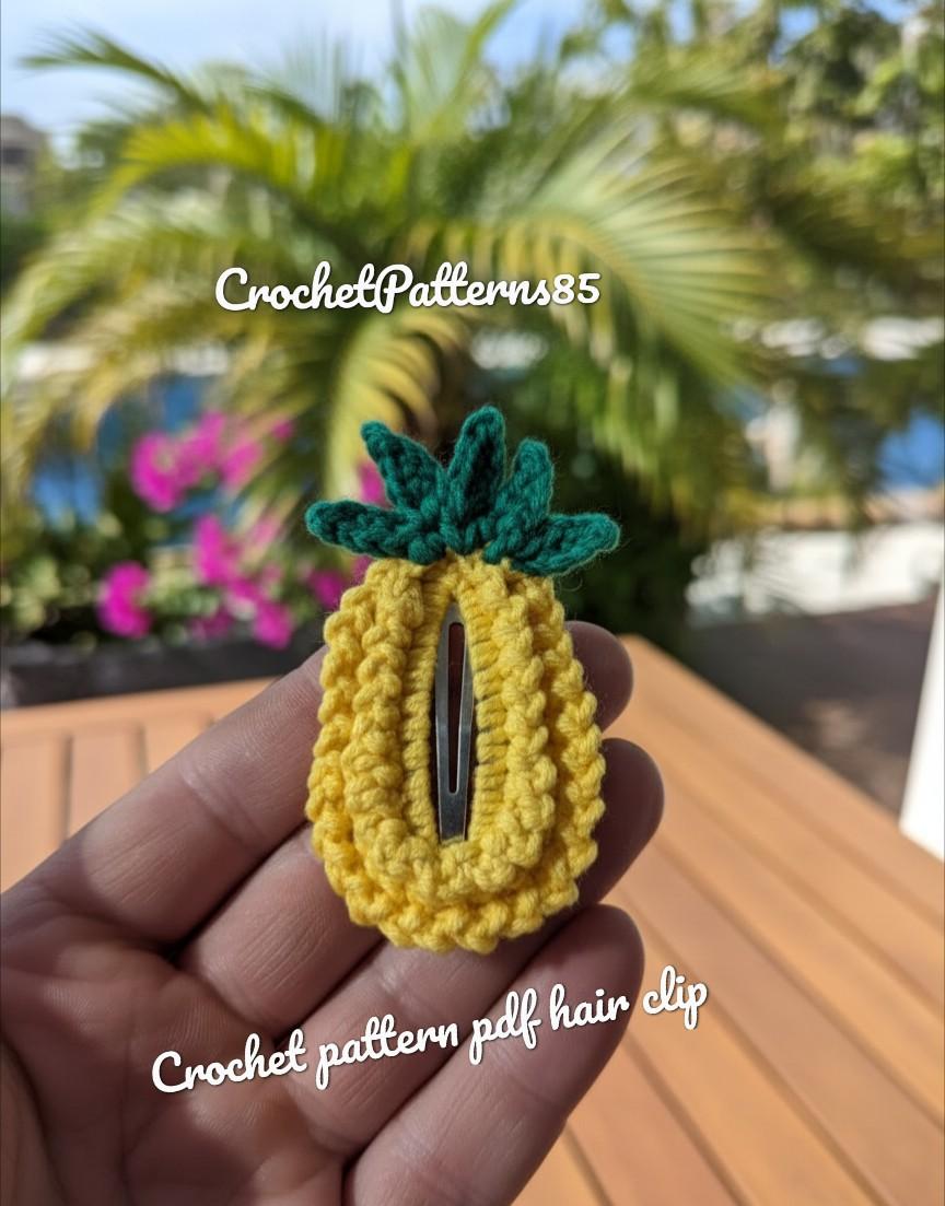 Pineapple Hair Clip English-US