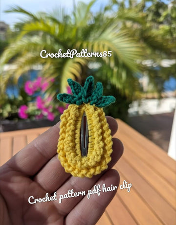 Pineapple Hair Clip English-US