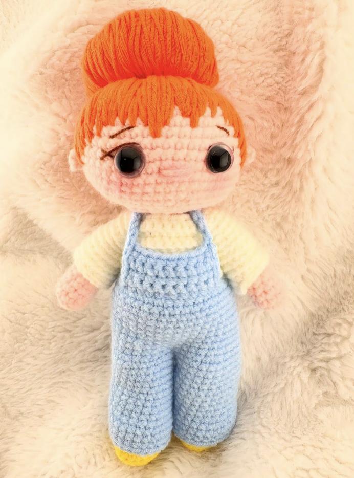Marie - Amigurumi Doll Crochet Pattern Available in English & Portuguese
