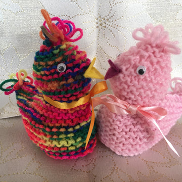 LOOPY THE EASTER CHICK KNITTING PATTERN FOR CHOCOLATE EGG