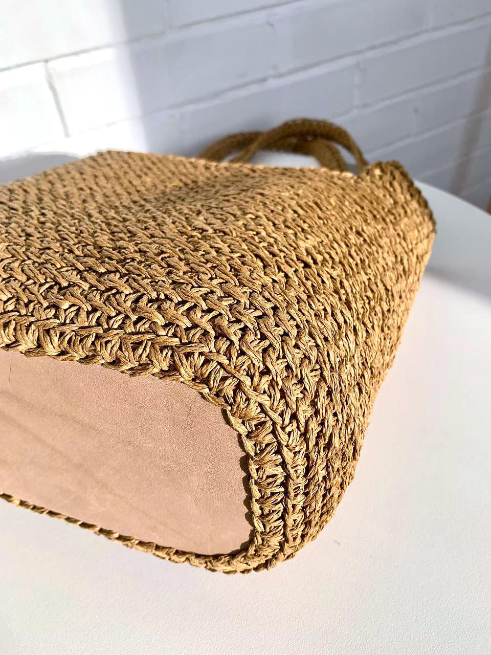 Crochet Raffia Bag Pattern: Elegant Twisted Design