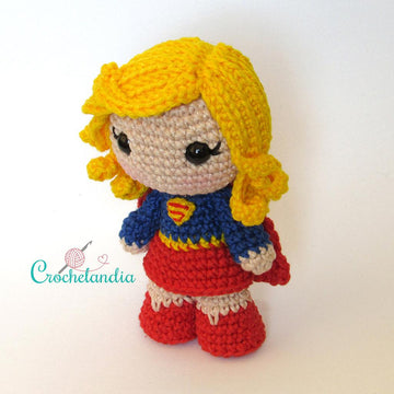 Supergirl amigurumi doll - crochet pattern by Crochelandia