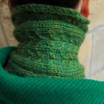 Reminiscence neck warmer