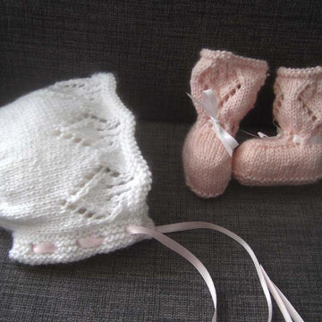 Lucia Bonnet & Booties Set (4-ply)
