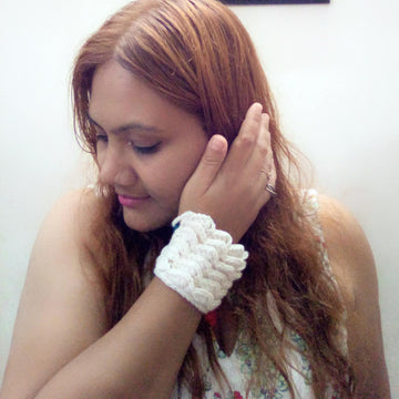 Romantic Ruffles Cuff Crochet Jewelry Pattern