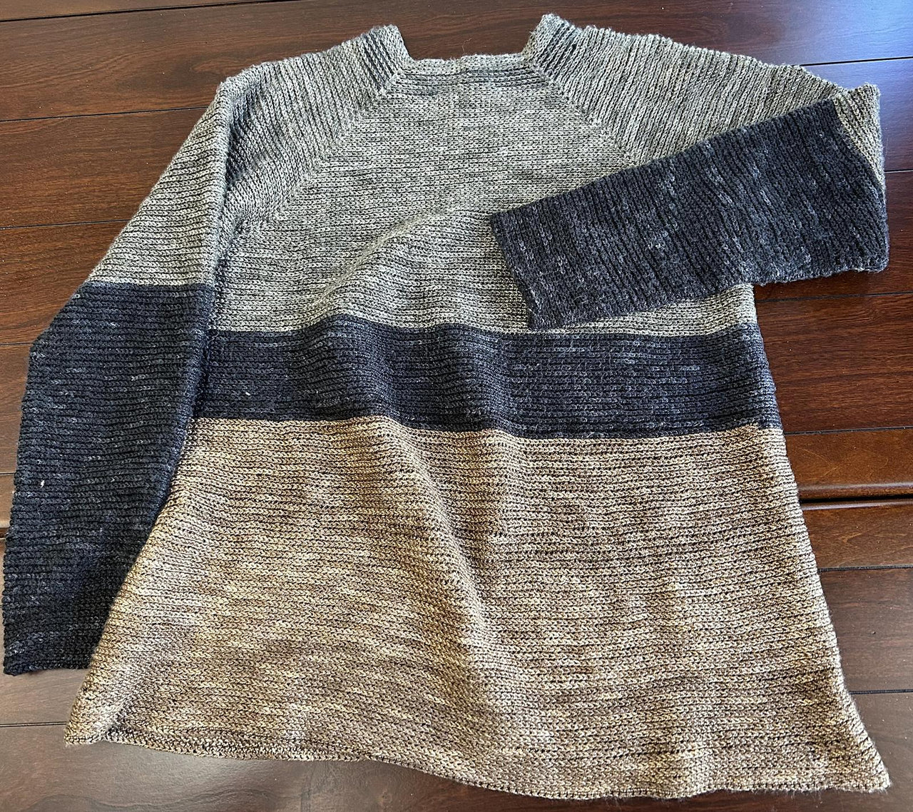 Larkin Raglan Pullover