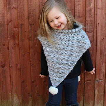 P02 Pom Pom Poncho