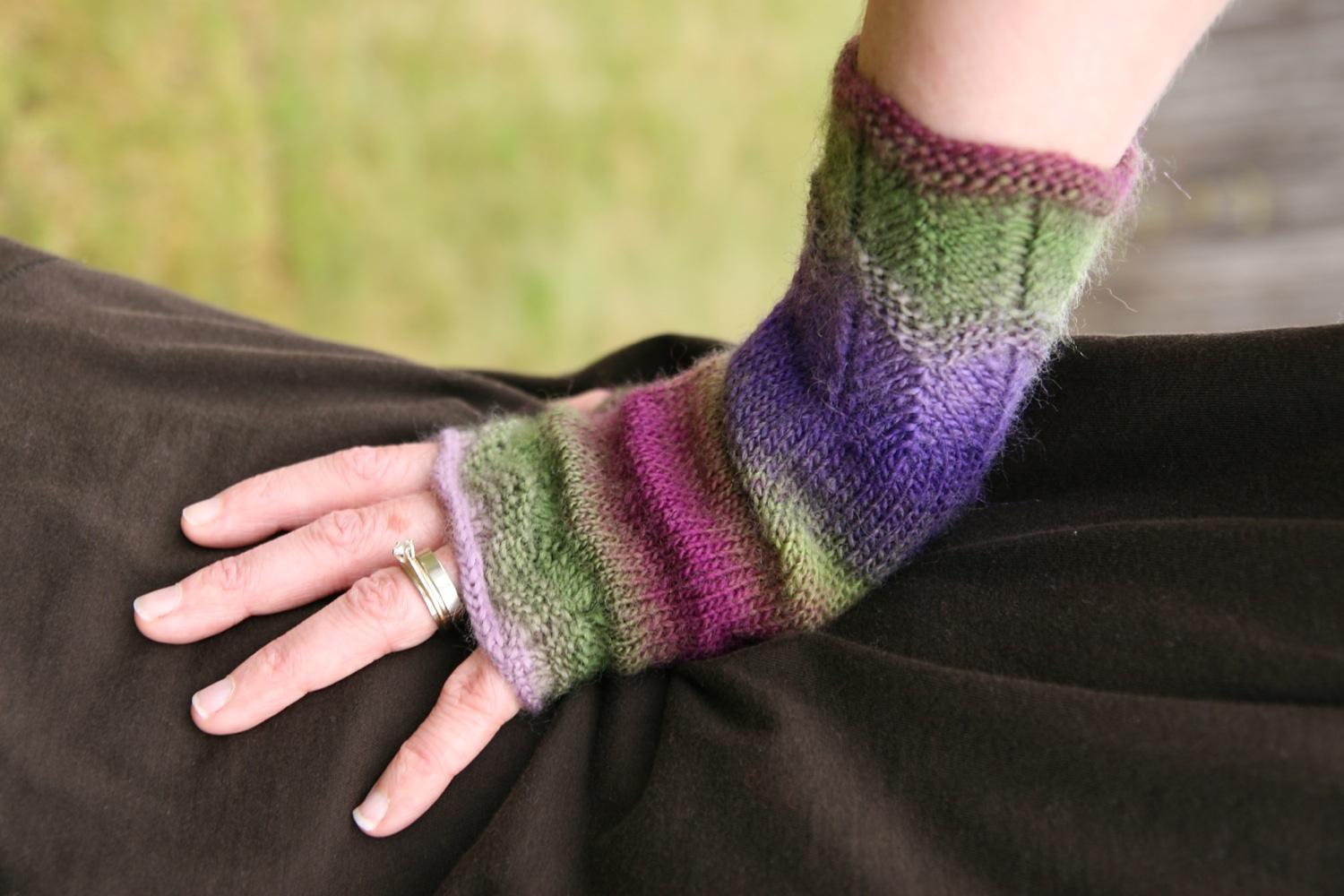 Arms Akimbo Mitts