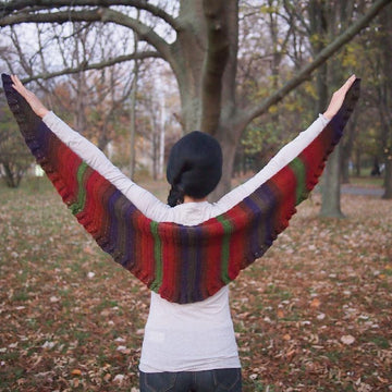 Triangle shawl with ruffles