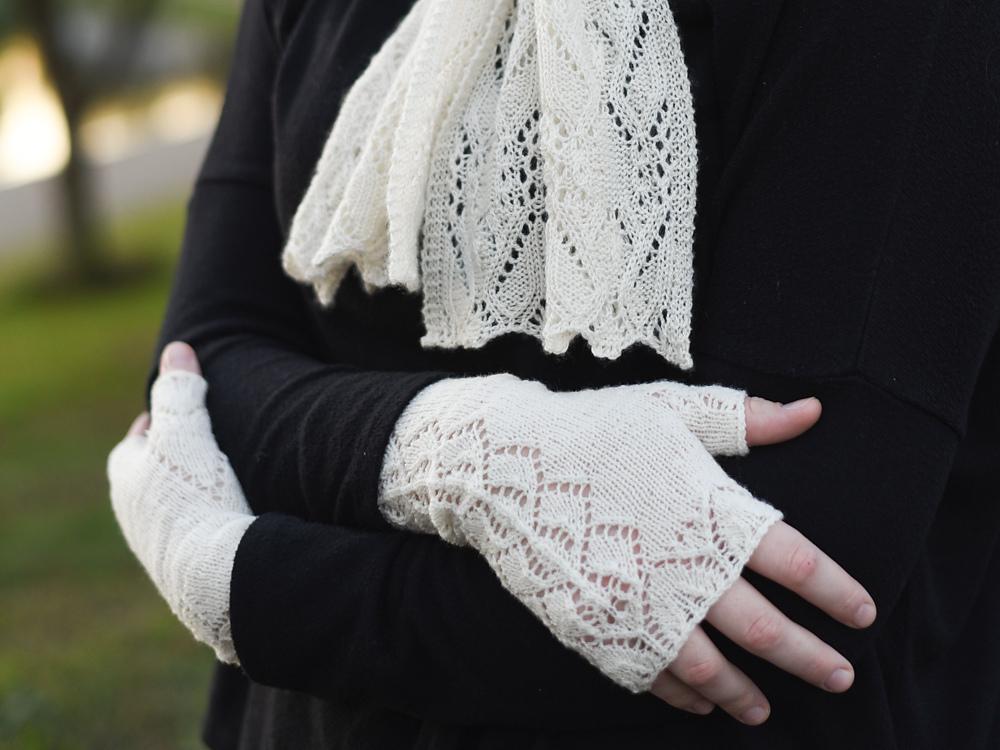 Orchid Lace Mitts