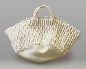 Smocked Pleated Bag in Lion Brand Fishermen's Wool - L0161AD