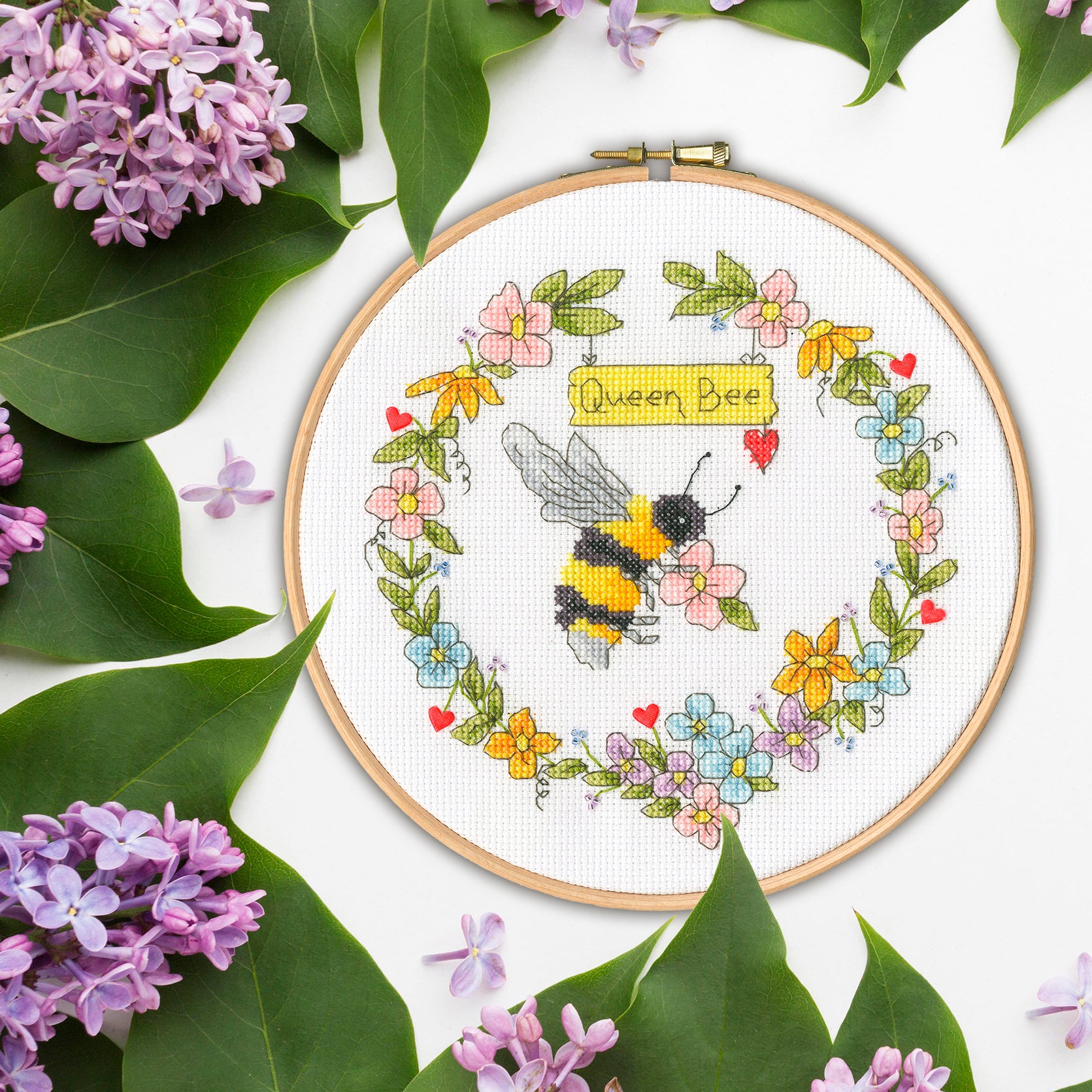 Bothy Threads Queen Bee Cross Stitch Kit - 17.5cm circle