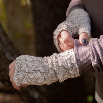 Fallberry Mitts, Hat, and Scarf