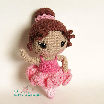 Aninha, the little ballerina - amigurumi pattern by Crochelandia
