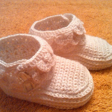 Crocodile Stitch Baby Booties