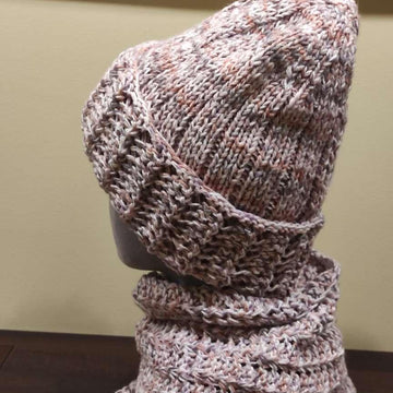 Woman tweed set: hat and double-sided scarf.