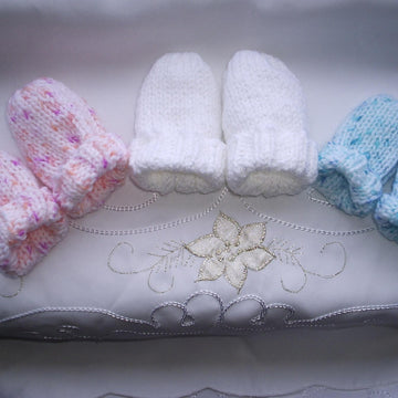 Baby Mittens quick and easy straight needles knitting pattern premature newborn and 0-3mths