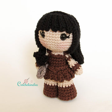 Xena amigurumi doll - crochet pattern by Crochelandia
