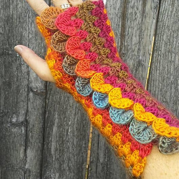 Dragon Scale Stripe Mitts
