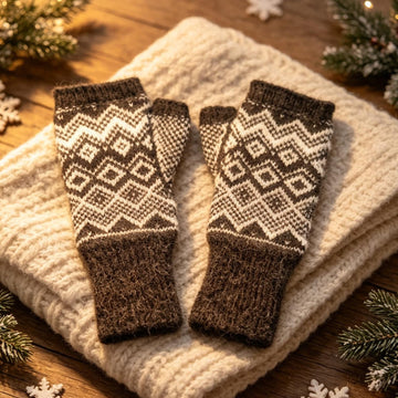 Supersoft Alpaca Geometric Mitts