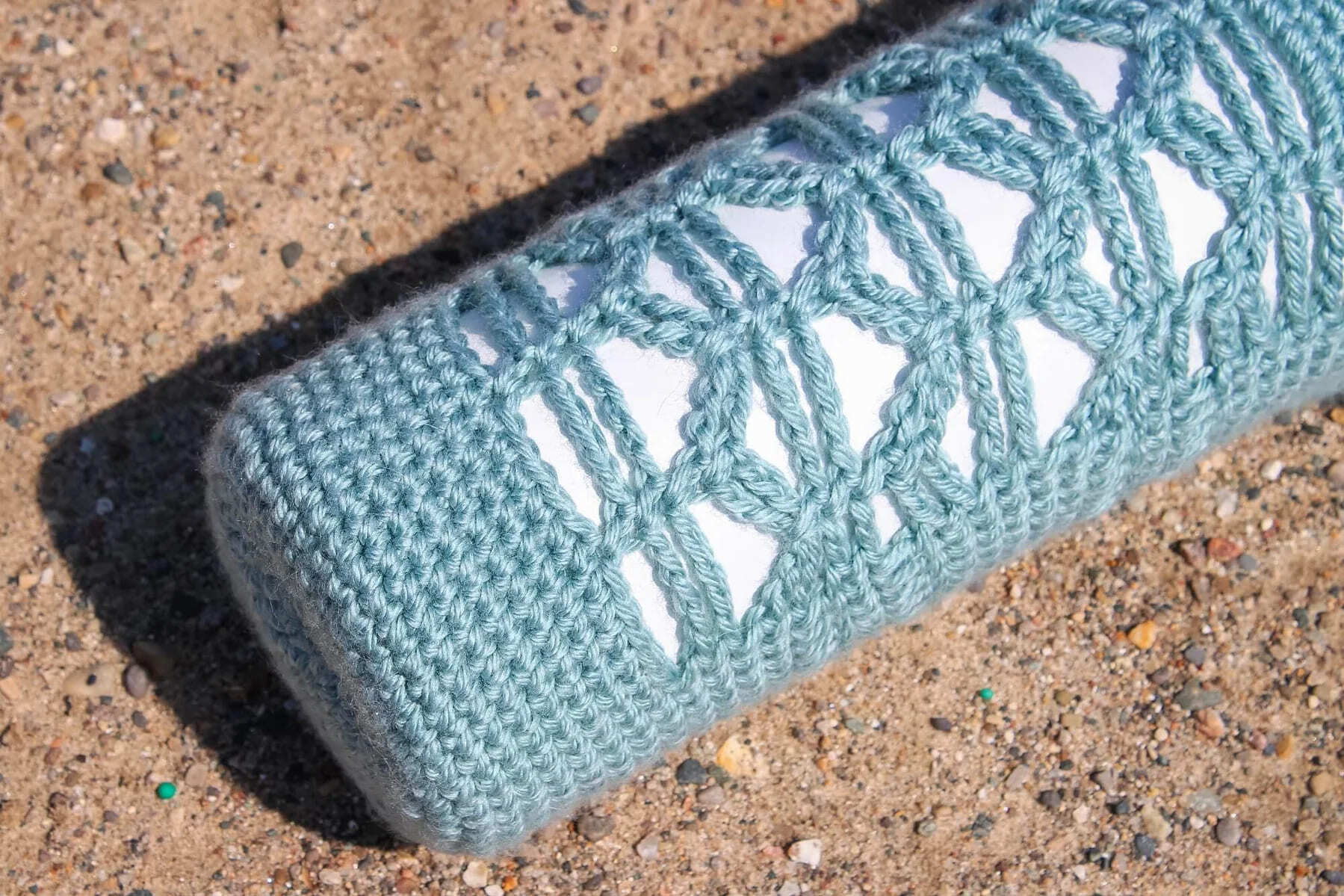 Bergen Bottle Cozy in Lion Brand Heartland - M23057 HL - Downloadable PDF