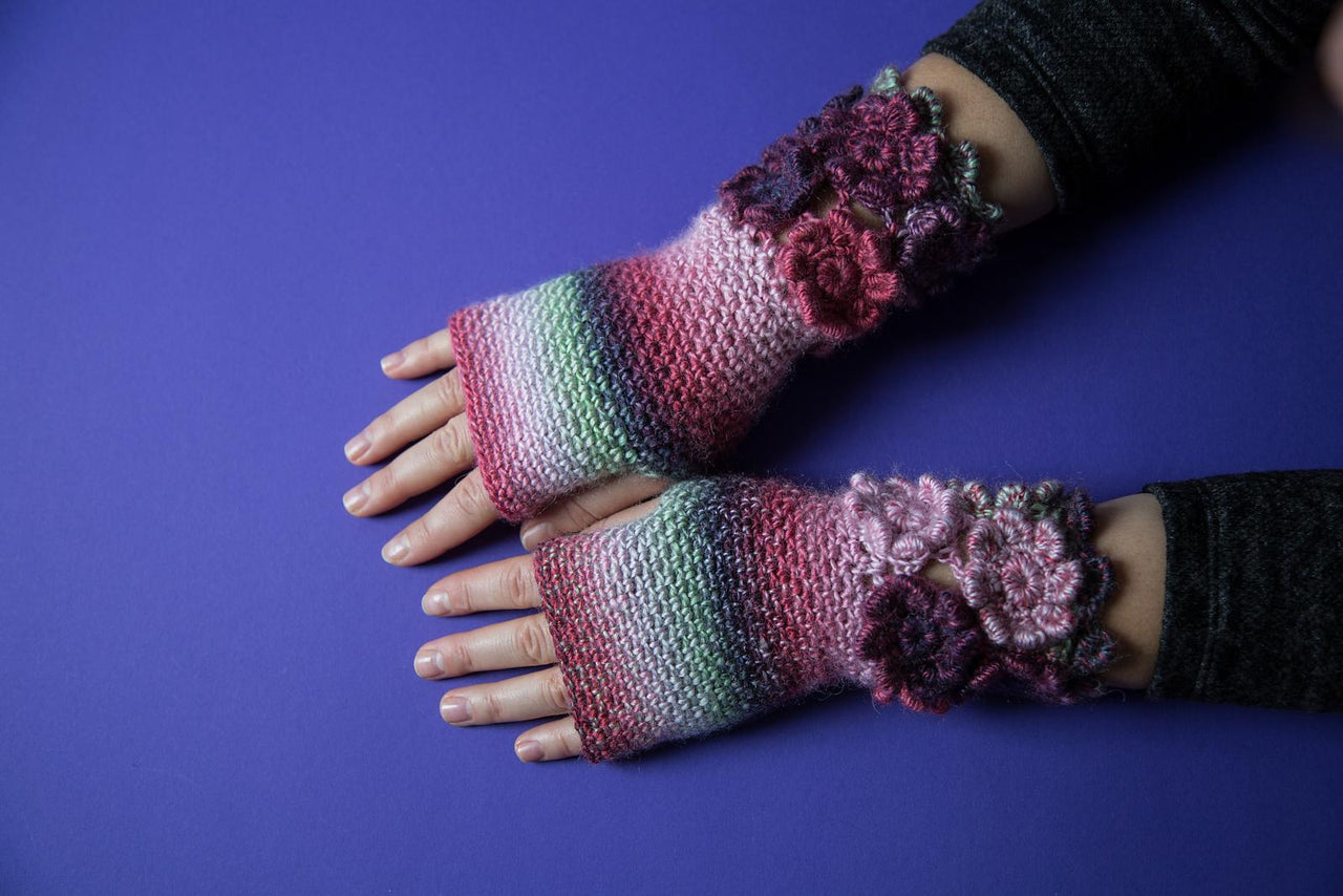 Lovers of flowers mittens