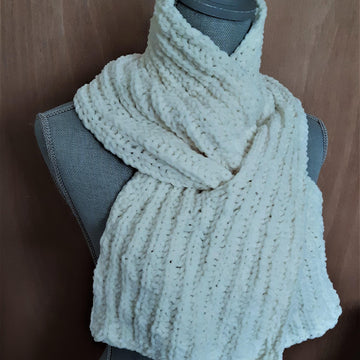 Brioche Chenille Keyhole Scarf