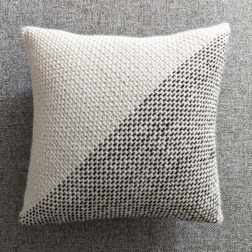Diametro Throw Pillow