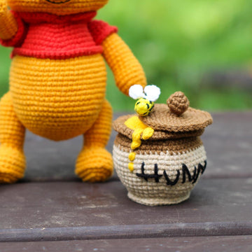 Winnie the Pooh + Honeypot + bees (PDF + 7 videos)