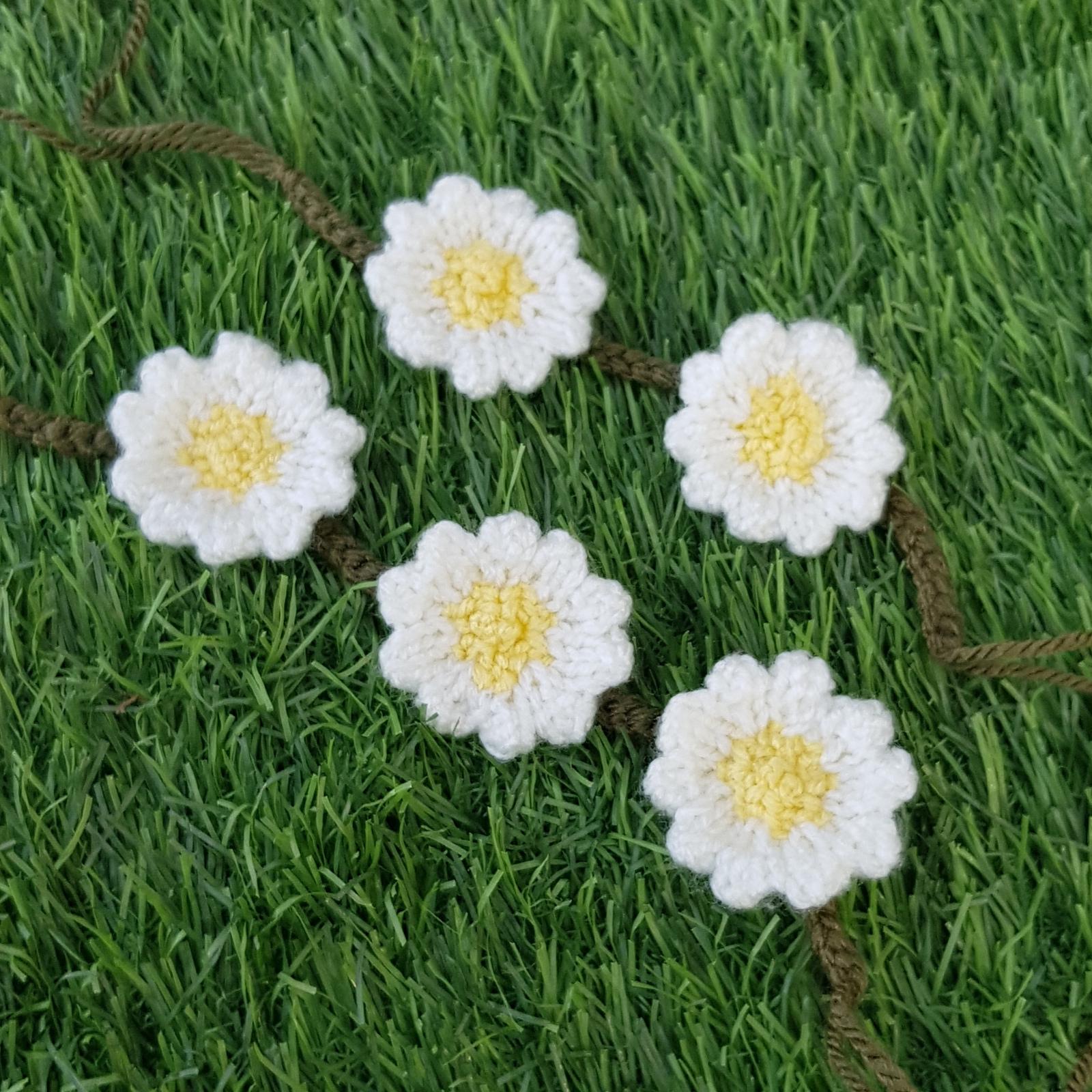 Knitted Daisy Chain Bracelet