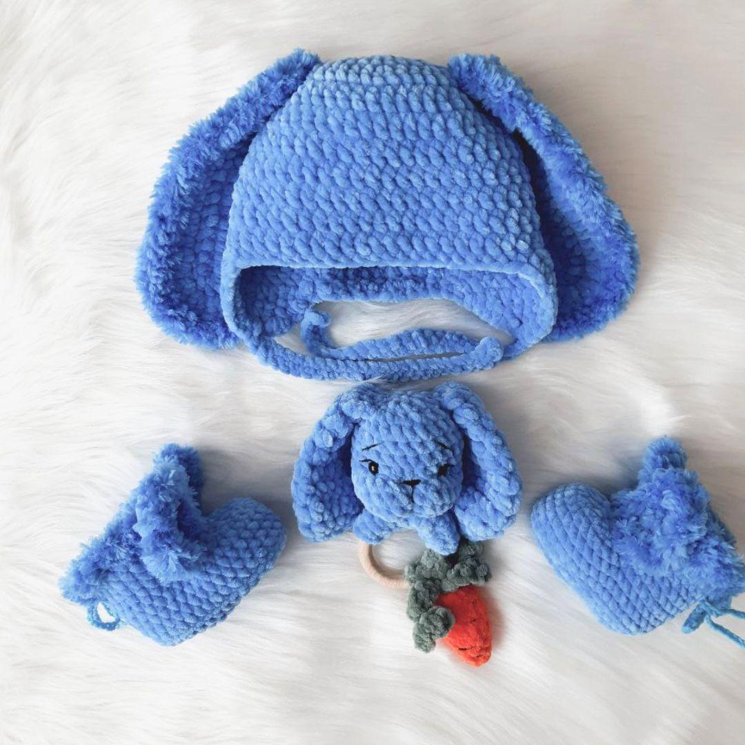 A warm crochet pattern set for newborns: bunny ear booties, a hat with long bunny ears, bunny rattle, crochet pattern kit for photo shoots