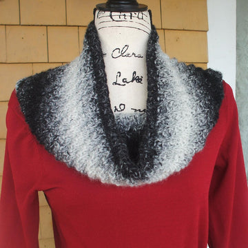 Diagonal Knit Cowl