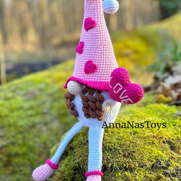 Gnome Valentinka with legs