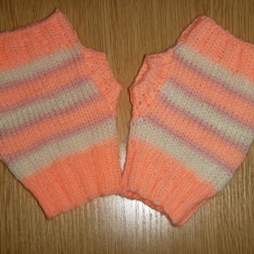 Peaches 'n' cream mitts
