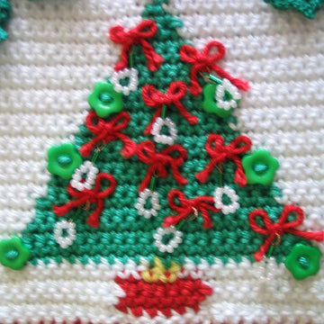 Christmas tree potholder with holly leaf clusters