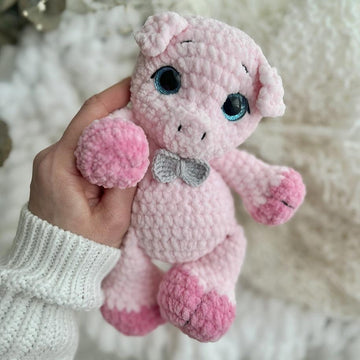 Plush pig toy