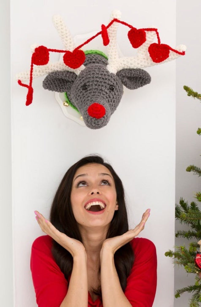 Reindeer Wall Plaque in Red Heart Super Saver Economy Solids - LW4376