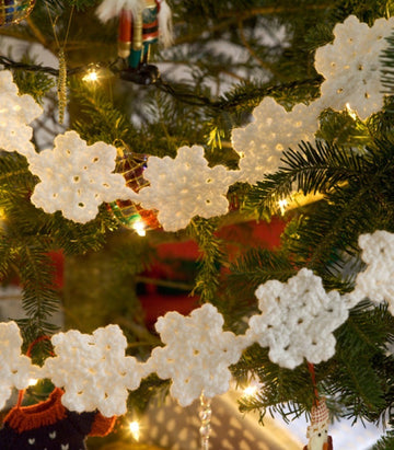 Crochet Snowflake Garland in Red Heart Super Saver Economy Solids - WR1691